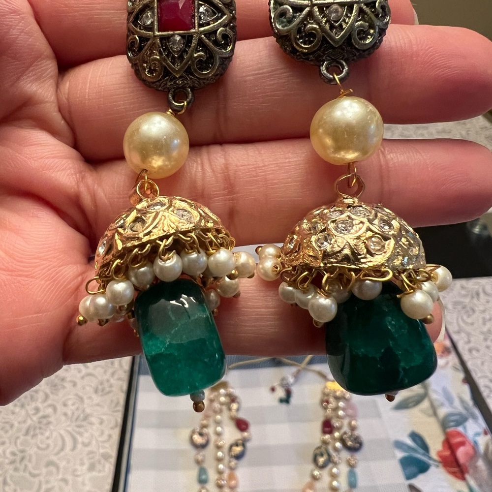 Multicolor long necklace with earrings. - Picture 2 of 5